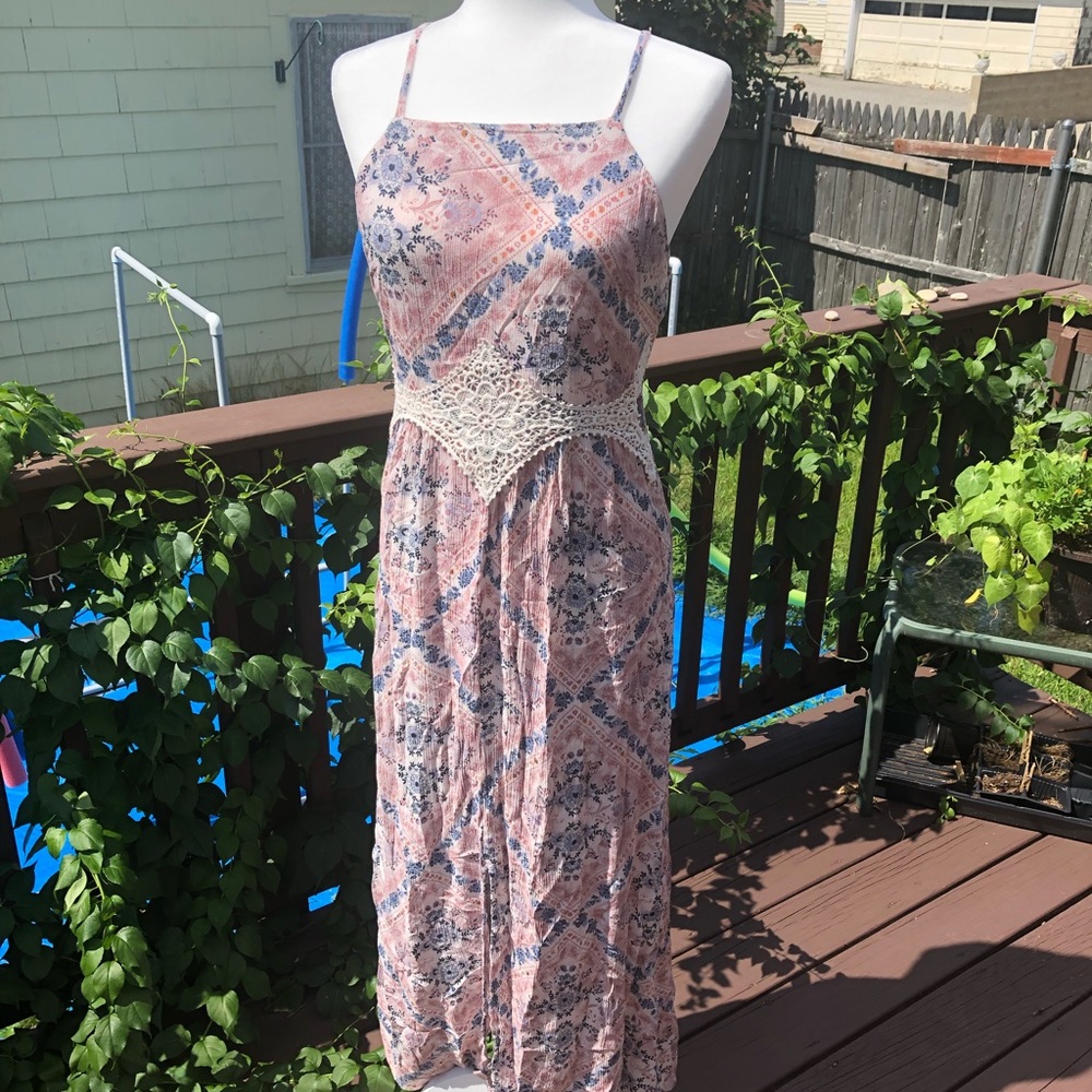 Mossimo Maxi lace appliqué with side cut outs